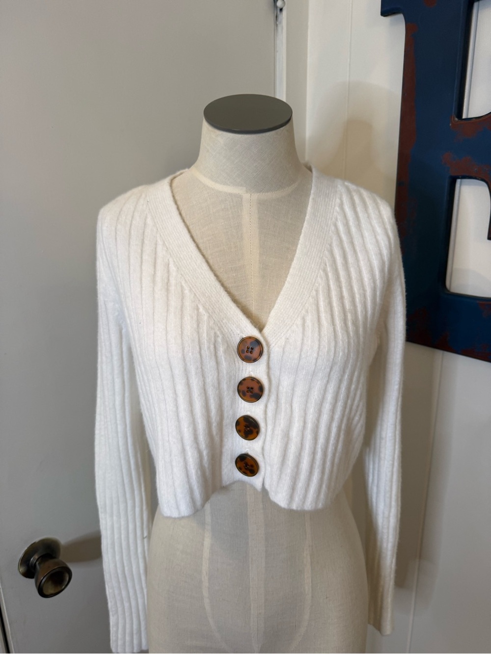 Urban Outfitters Cropped White Ribbed V-Neck Button Cardigan Sz S